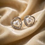 Heart-shaped pearl stud earrings